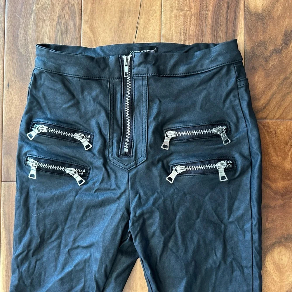 PrettyLittleThing Black Faux Leather with Silver Zipper Skinny Pants size 4 - Picture 2 of 5